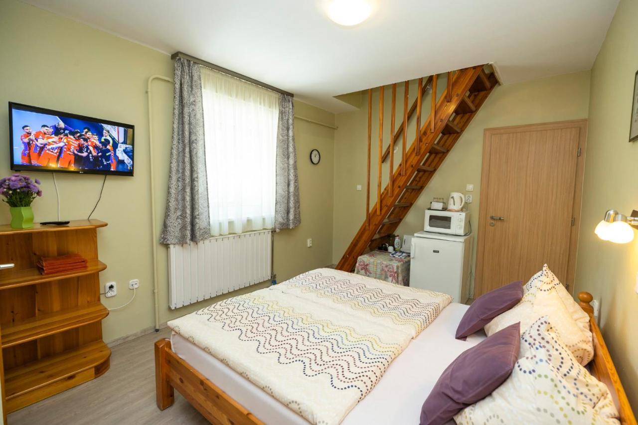 Cecey Apartman Eger Exterior foto