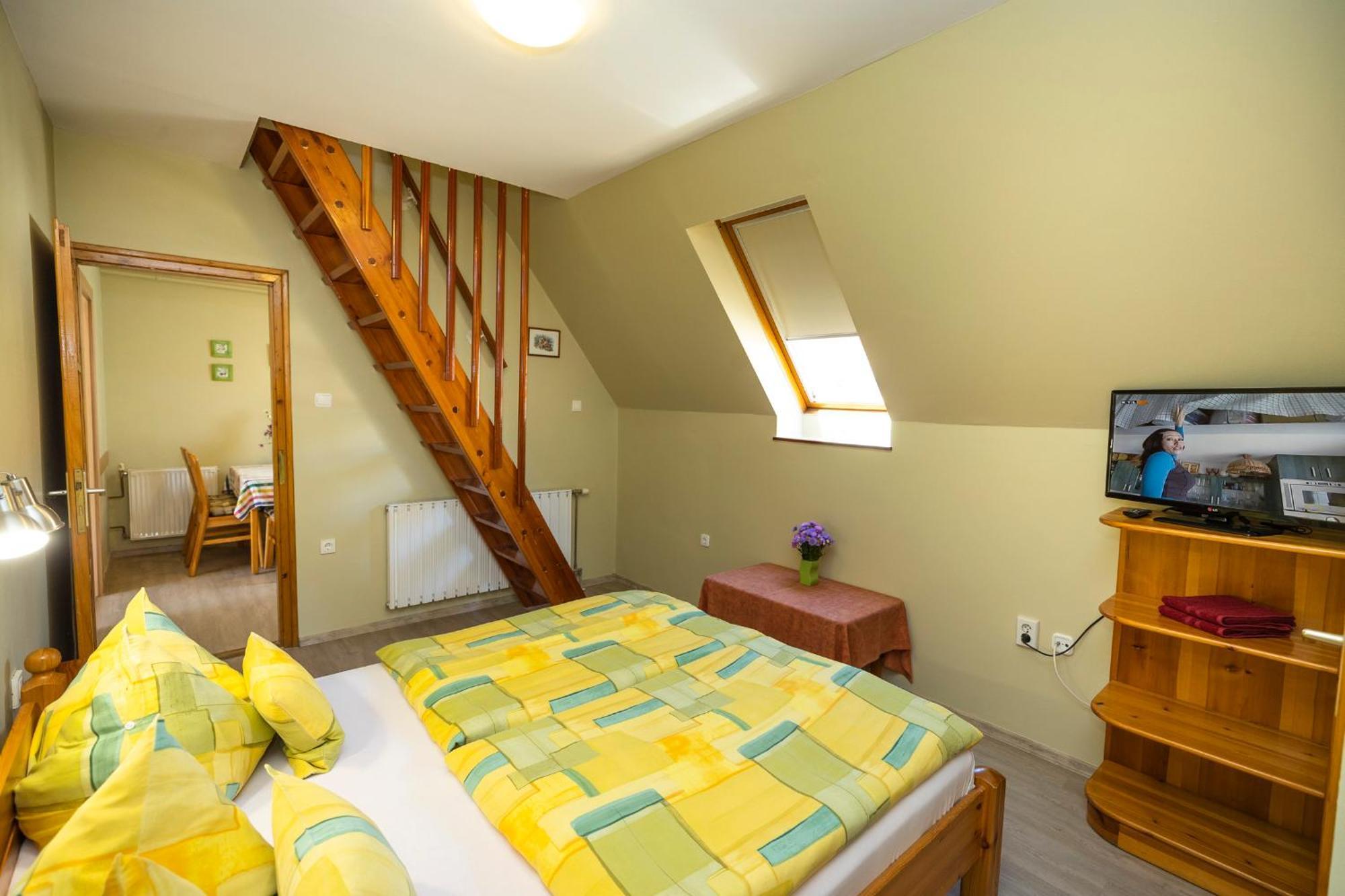 Cecey Apartman Eger Exterior foto