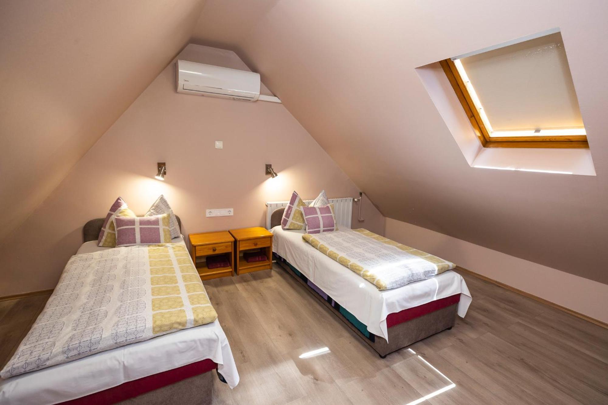 Cecey Apartman Eger Exterior foto